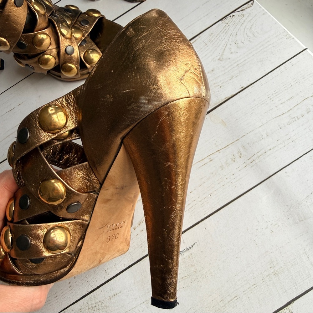 Gucci | Vintage Babouska Studded Metallic Gold Leather 5” Heels - Picture 12 of 16